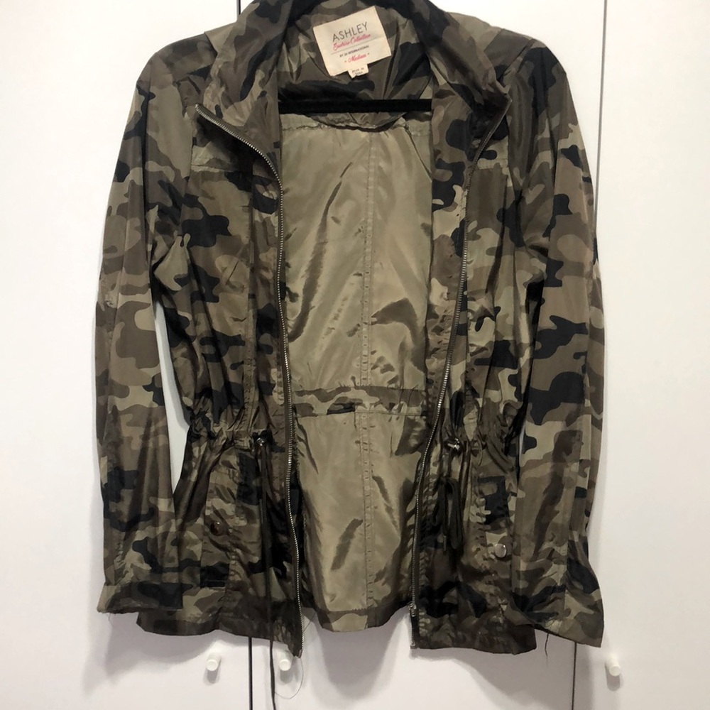 Army print polyester jacket. Size M in juniors